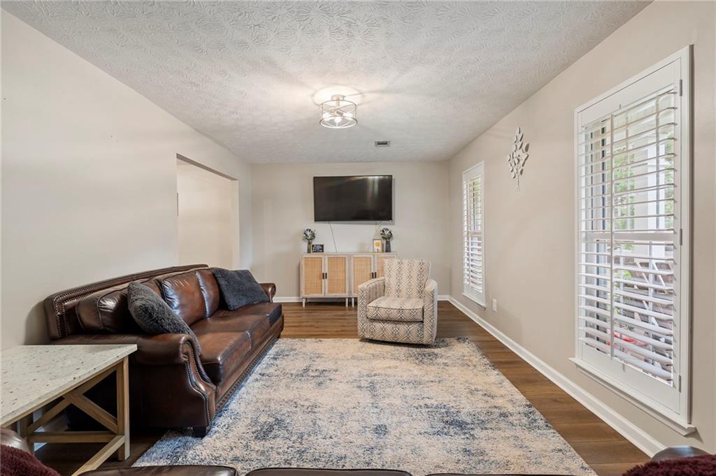 6027 PEACHMONT Terrace