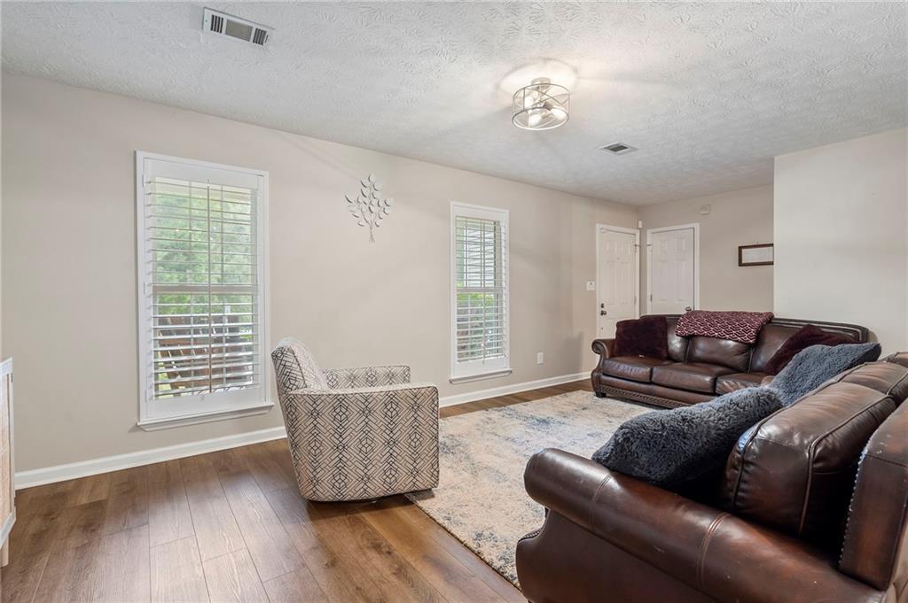6027 PEACHMONT Terrace