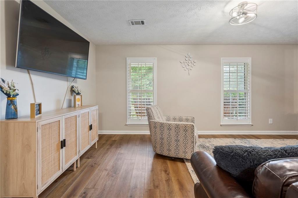 6027 PEACHMONT Terrace