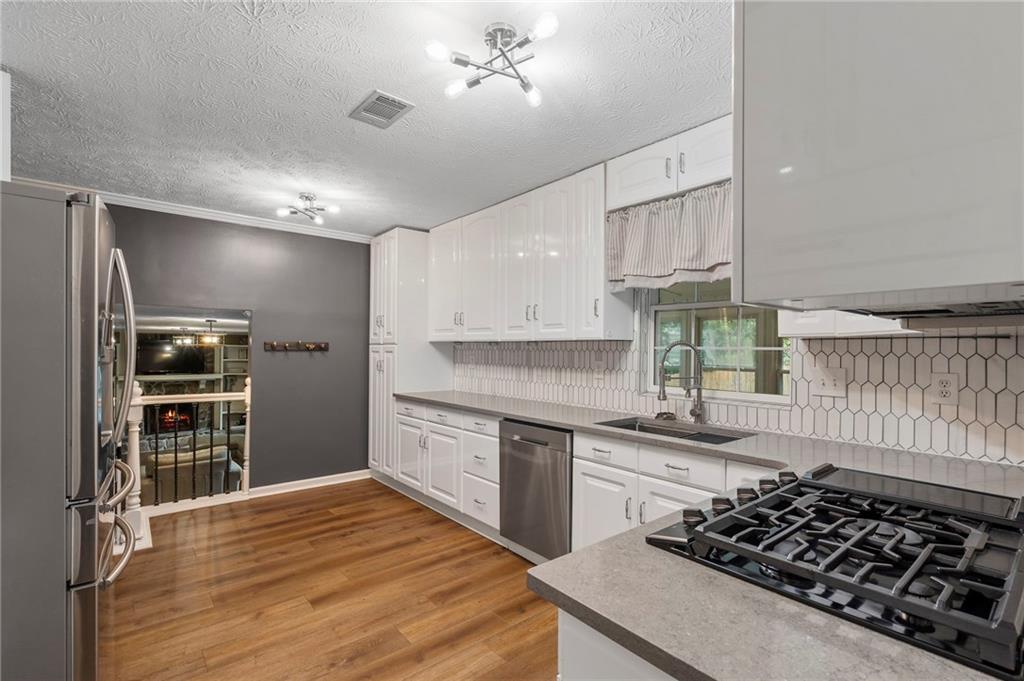 6027 PEACHMONT Terrace