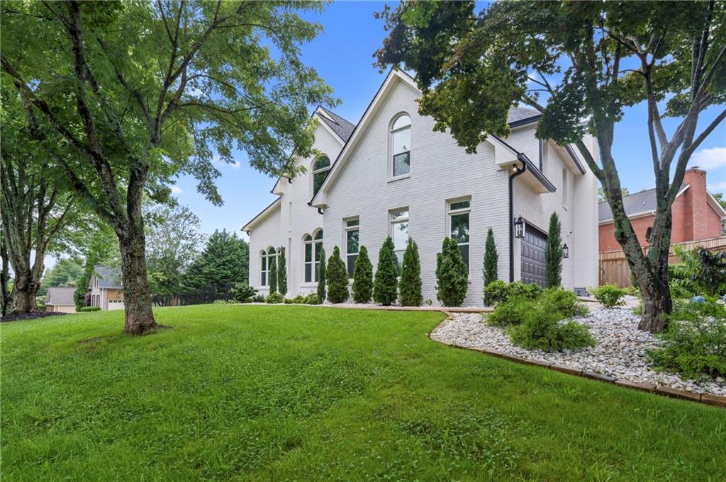 4221 Willow Oak Drive