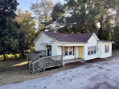 A home in Toccoa