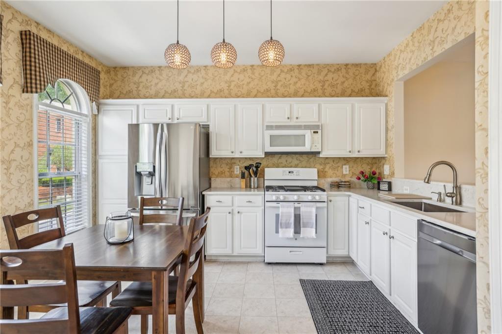4004 Edgecomb Drive, Roswell, Georgia image 8