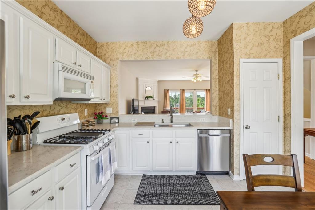 4004 Edgecomb Drive, Roswell, Georgia image 9
