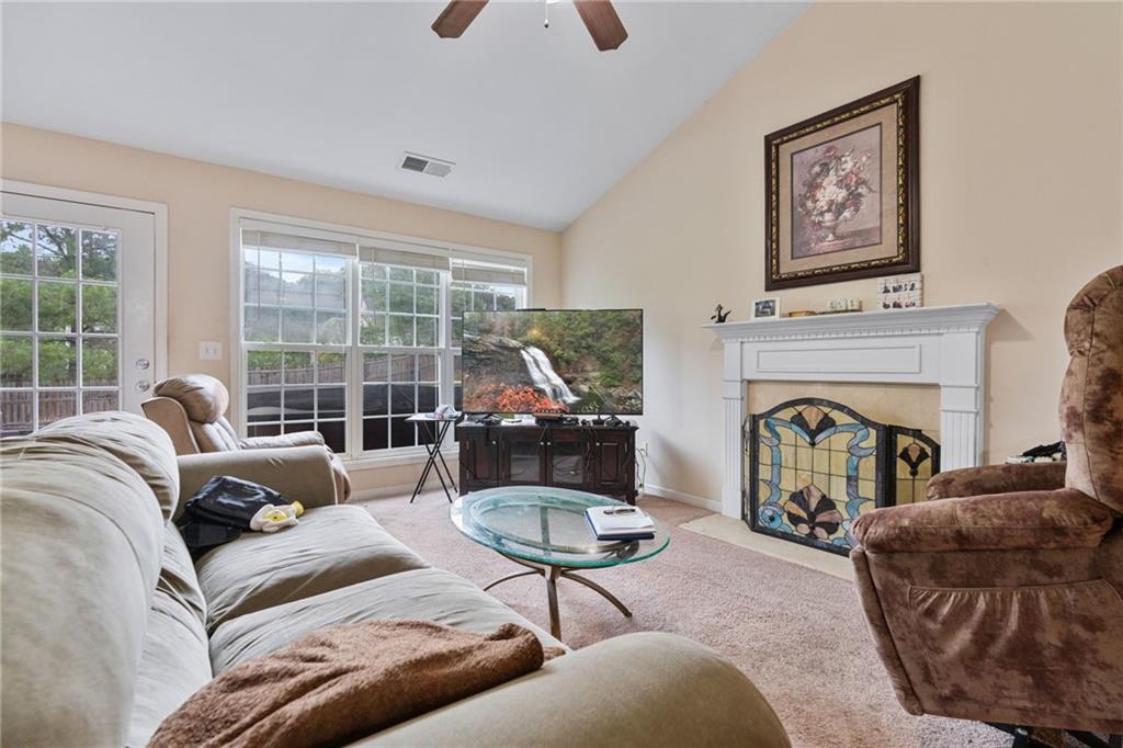 3834 Hawk Tail Drive, Loganville, Georgia image 4