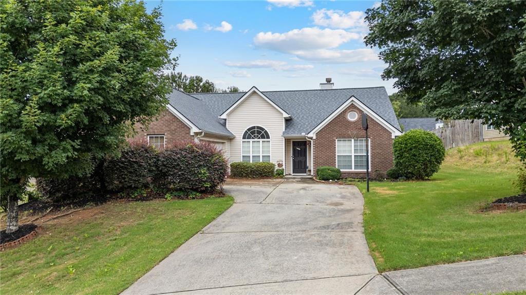 3834 Hawk Tail Drive, Loganville, Georgia image 1