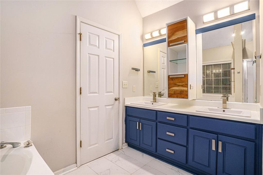 Westchester Lakes Ph B4 - Residential