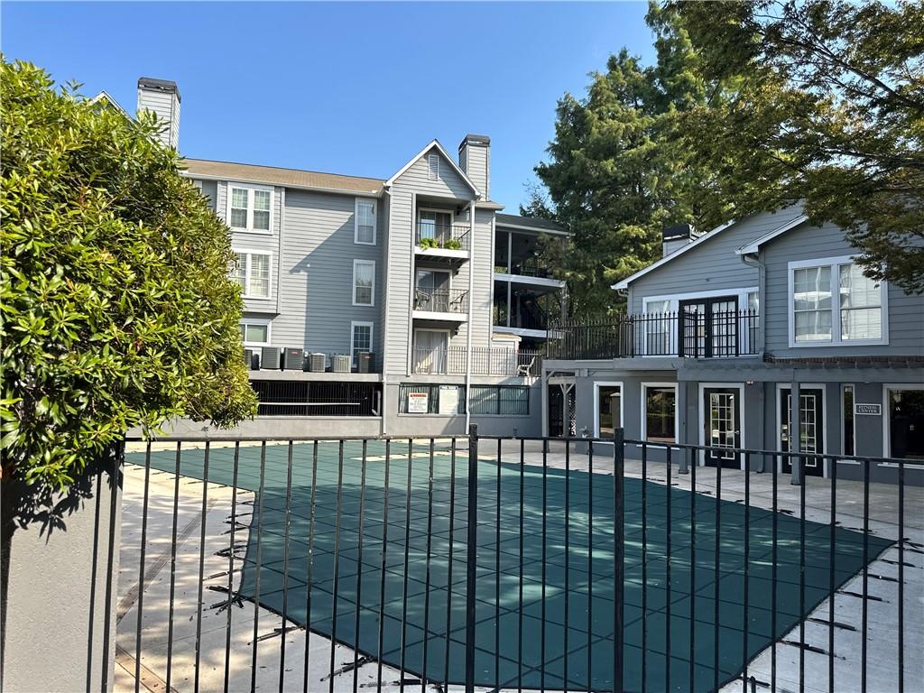 Welcome to 126 Granville Ct, a stunning condo perfectly situated in the heart of Sandy Springs for RENT! This property offers the rare combination of comfort, convenience, and community amenities, making it an incredible place to call home. Located inside a secure gated community, residents enjoy access to fantastic amenities including a sparkling swimming pool, a fully equipped fitness center, and beautifully landscaped common areas designed for relaxation. Whether you want to work out, take a refreshing dip, or simply unwind, this community has everything you need to live a balanced lifestyle. But what truly sets this home apart is the amazing location. Just 2 minutes from GA-400 and 5 minutes from I-285, you’ll have quick access to every part of Metro Atlanta. Sandy Springs is one of the most connected and transit-friendly areas, making it effortless to get around the city for work or play. You’ll also love being so close to endless shopping, dining, and entertainment options. From high-end boutiques and grocery stores to local restaurants and nightlife, everything you need is right at your doorstep. Want to enjoy the outdoors? You’re just minutes away from parks, trails, and green spaces where you can relax and recharge.
Living here means you’re not just renting a condo, you’re choosing a lifestyle of convenience, community, and comfort in one of Atlanta’s most desirable neighborhoods. Don’t miss out on this opportunity, ondos in this location rent quickly. Schedule your showing and secure your new home today
