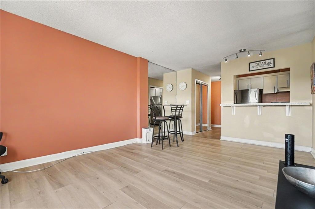 2285 Peachtree Road NE 909