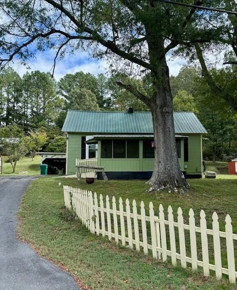 A home in Adairsville