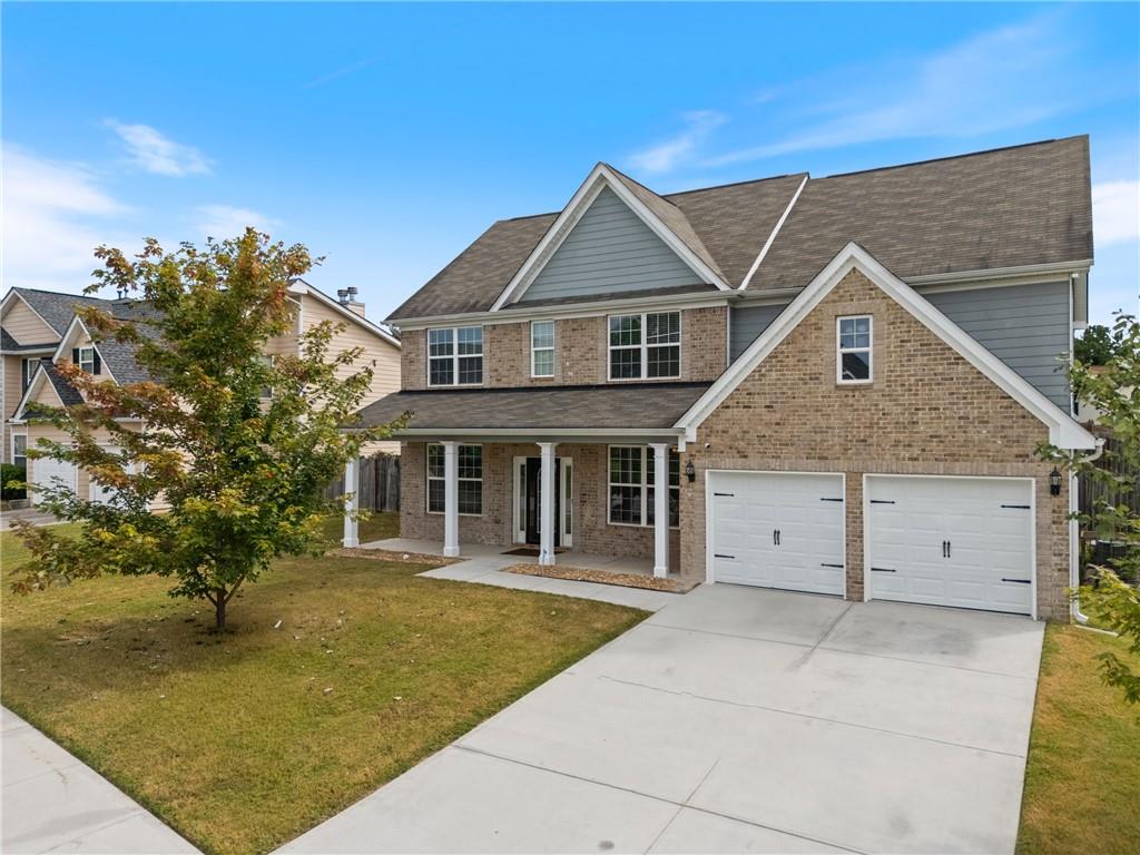 Welcome to this pristine 4-bedroom, 3-bathroom home, offering 2,730 sq ft of finely crafted living space on a nearly a quarter-acre lot in desirable Fairburn. As you enter, you’re greeted by gorgeous hardwood flooring, soaring 9-foot ceilings, and an inviting formal living and dining area — perfect for hosting gatherings.
The heart of the home is the eat-in kitchen, featuring a center island, granite countertops, a tiled backsplash, white cabinetry, and a convenient breakfast area. A main-level bedroom offers flexibility—ideal for guests, a home office, or multigenerational living.
Upstairs, unwind in the luxurious owner's suite complete with a sitting area, dual vanities, separate shower, soaking tub, and walk-in closet. The second level also includes three additional bedrooms, a full bath, and a bonus loft area designed for entertainment or cozy family moments.
Step outside to your private backyard—perfect for grilling, gardening, or relaxing under the stars. Located in a welcoming swim-and-tennis community with low HOA fees (only $39/month), this home offers both comfort and lifestyle value.
Built in 2017 and in move-in-ready condition, this exceptional property is close to major commuter routes, shopping, dining, and excellent schools like Renaissance Elementary/Middle and Langston Hughes High. Don’t miss the chance to make 7107 Suffolk Lane your next chapter.