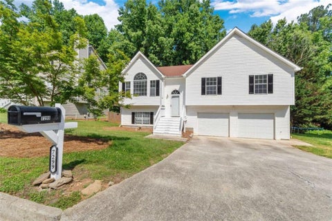 Homes For Sale - 7299 Essex Drive<br/> Douglasville, GA 30134