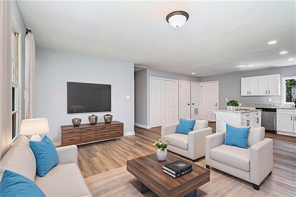 ROCKIN HILL MANOR - Residential