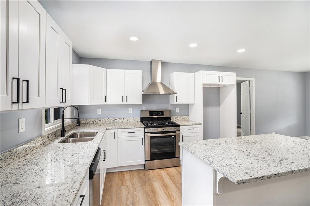 ROCKIN HILL MANOR - Residential