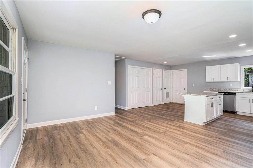ROCKIN HILL MANOR - Residential