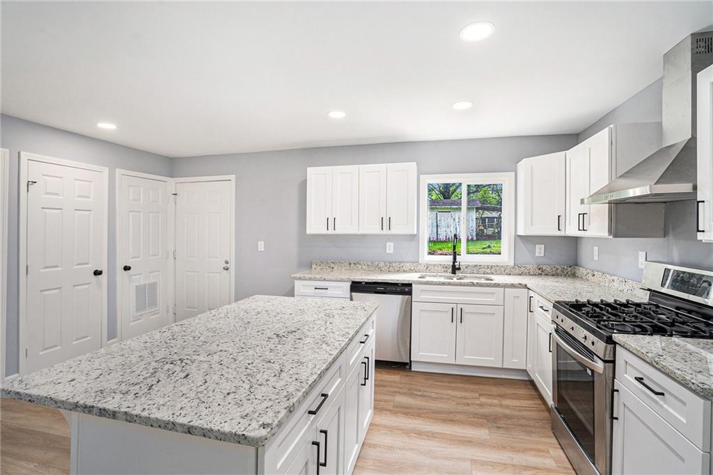 ROCKIN HILL MANOR - Residential