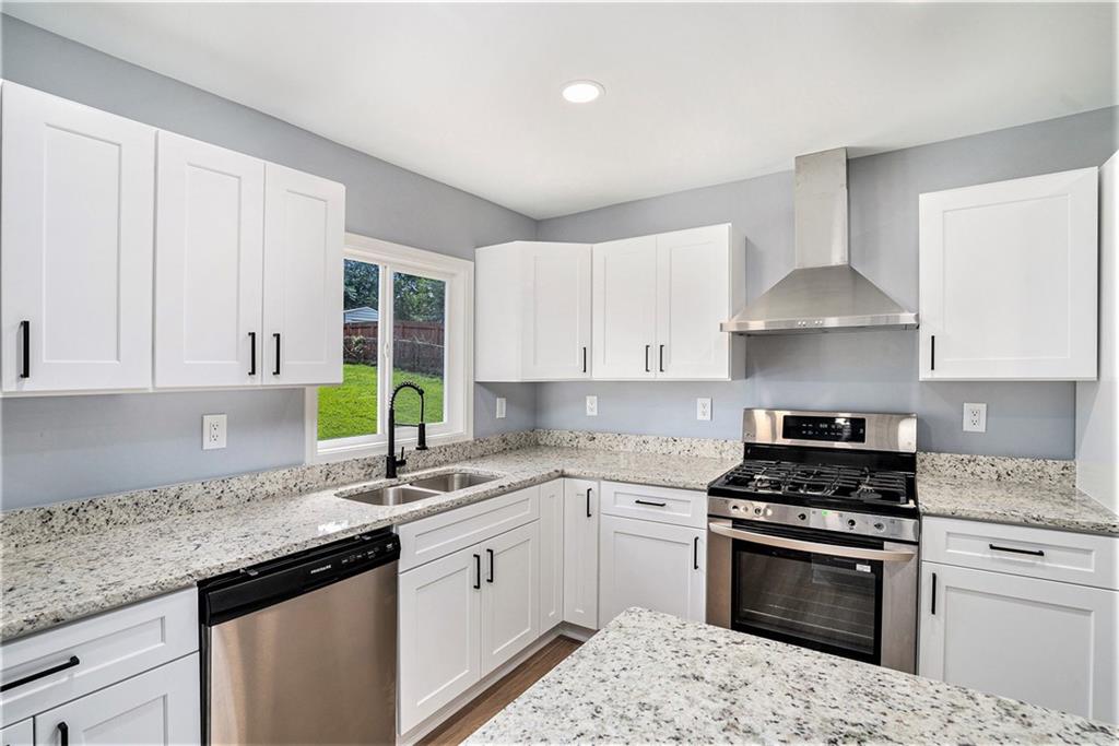 ROCKIN HILL MANOR - Residential