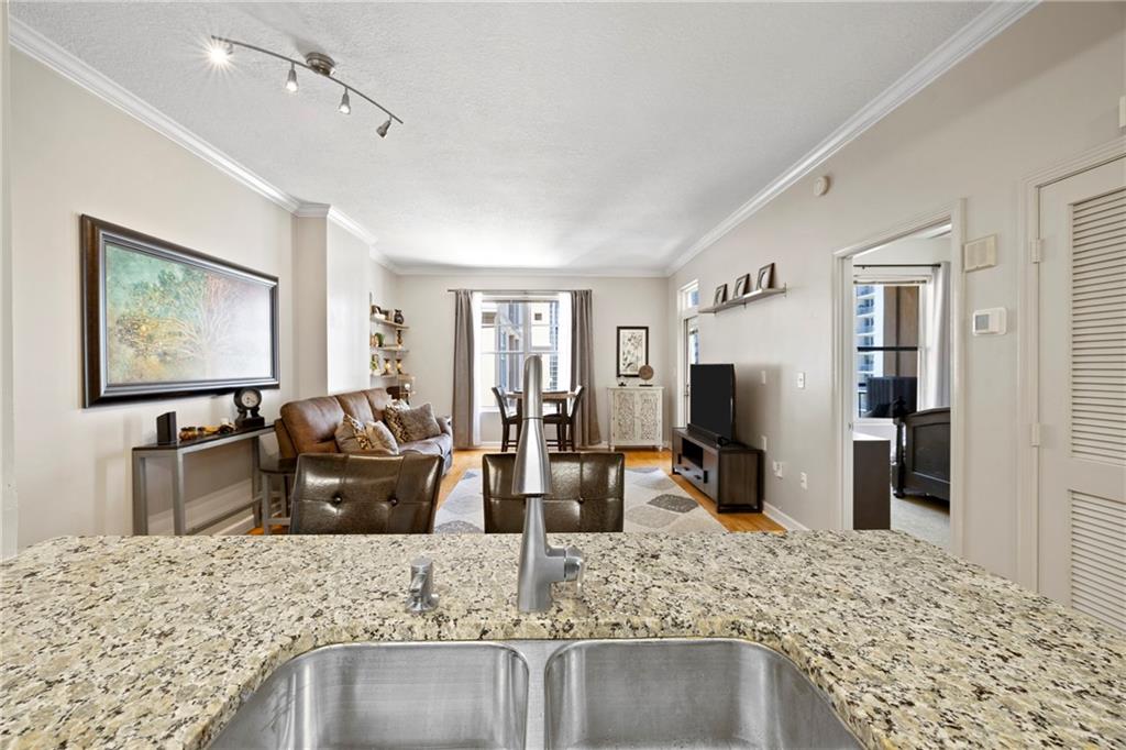 1101 Juniper Street NE 1216