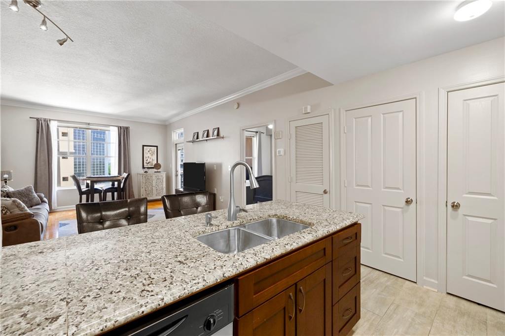 1101 Juniper Street NE 1216