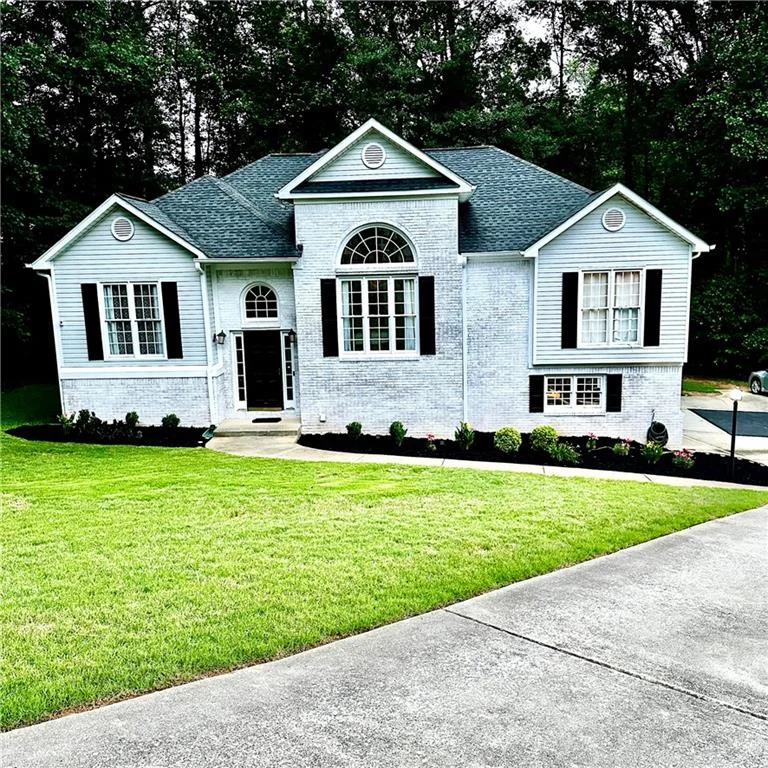 160 Camden Woods Place