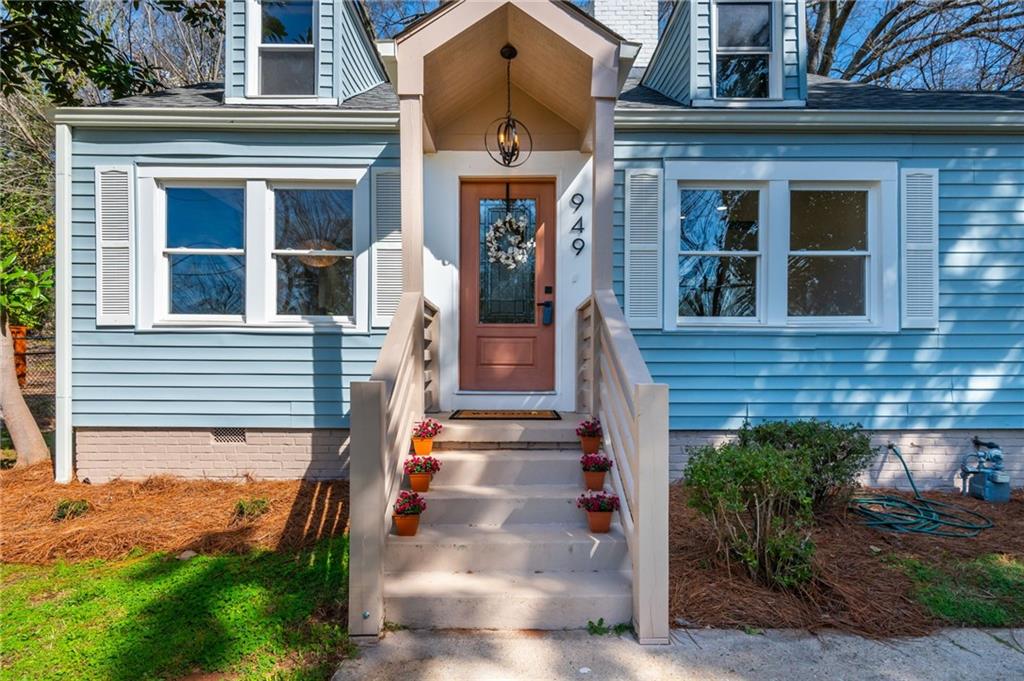 949 Sylvan Place SW