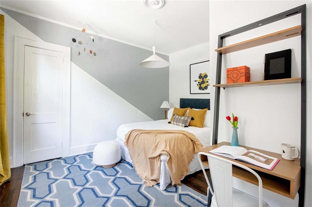 1351 Oxford Road NE 4