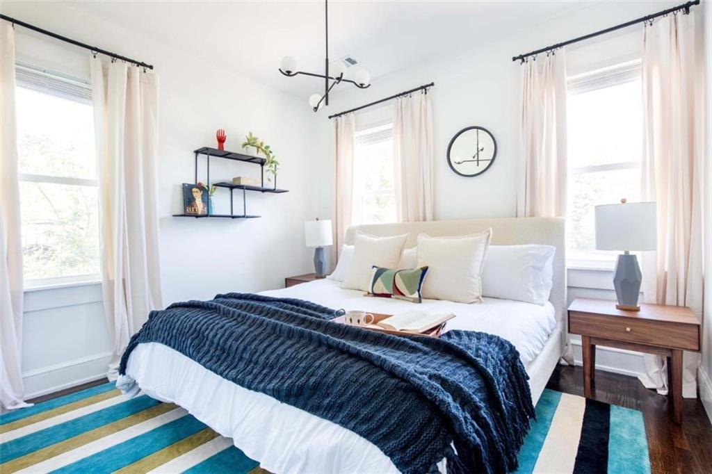 1351 Oxford Road NE 4