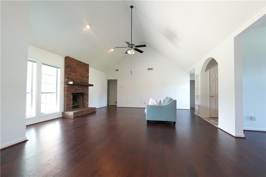 1041 Forest Hills Drive SE