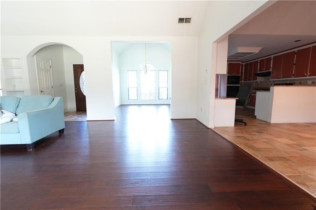 1041 Forest Hills Drive SE