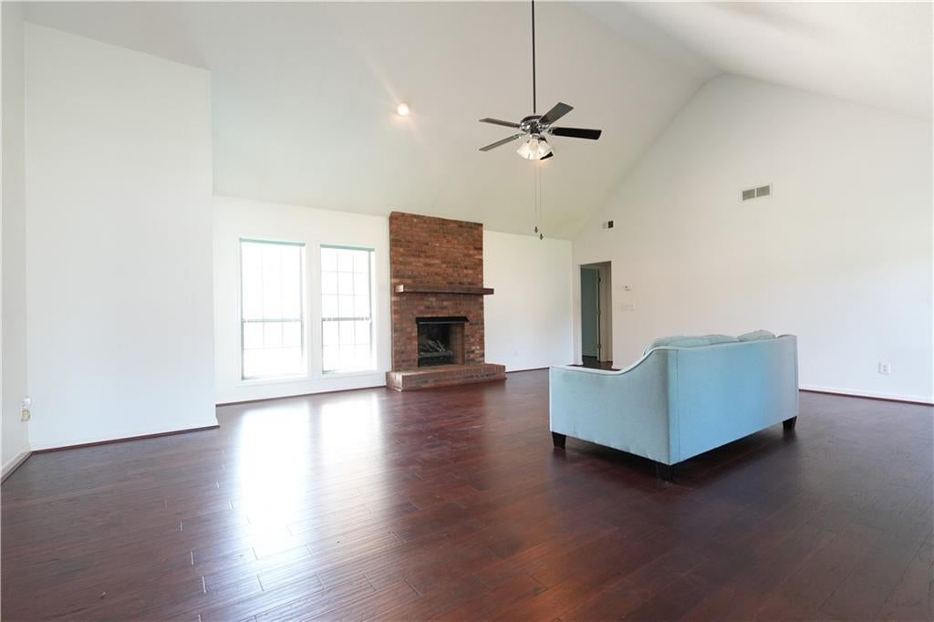 1041 Forest Hills Drive SE
