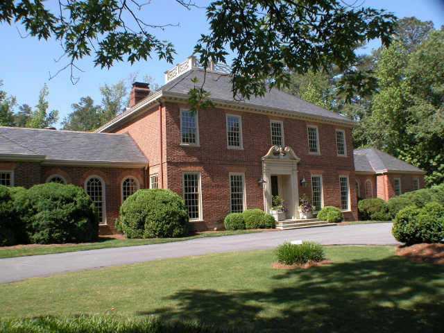 Sophisticated Buyers will Appreciate the Perfection & Quality of this James River Design by Clem Ford. Offering an Exclusive Private Master Suite, with Library/Media Room, Full Bath, Wet Bar, Separate His/Her Baths & Dressing Areas.
