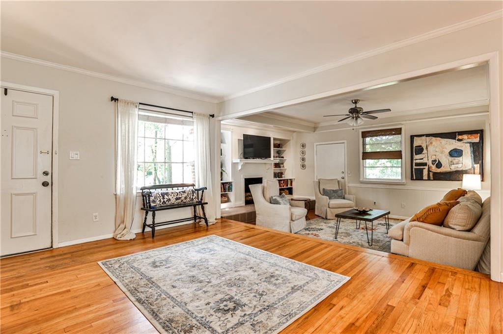 1082 Greenbriar Circle