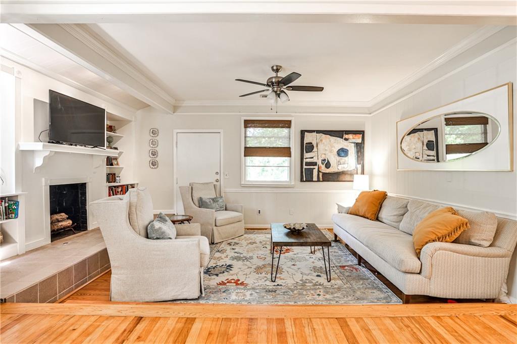 1082 Greenbriar Circle