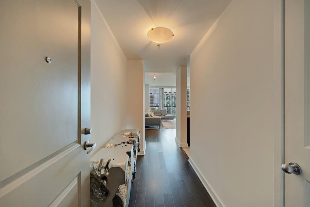 3338 Peachtree Road NE 1807