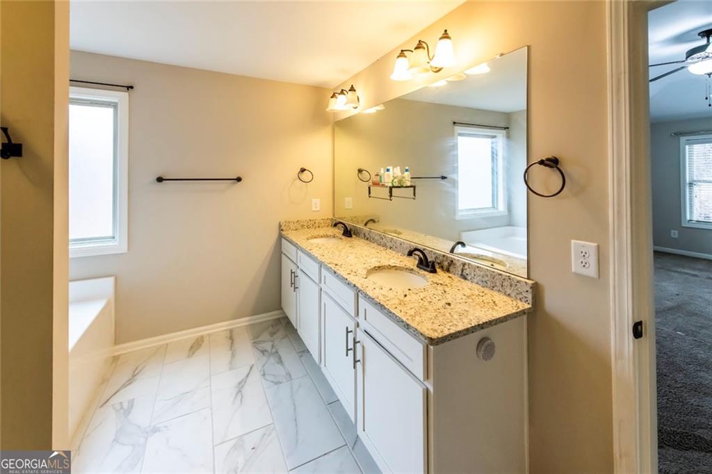 255 Hamilton Drive, Newnan, Georgia image 6