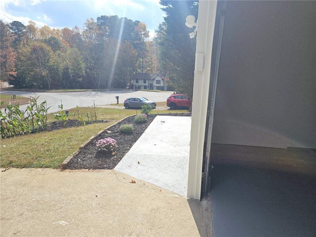 10085 Old Woodland Entry