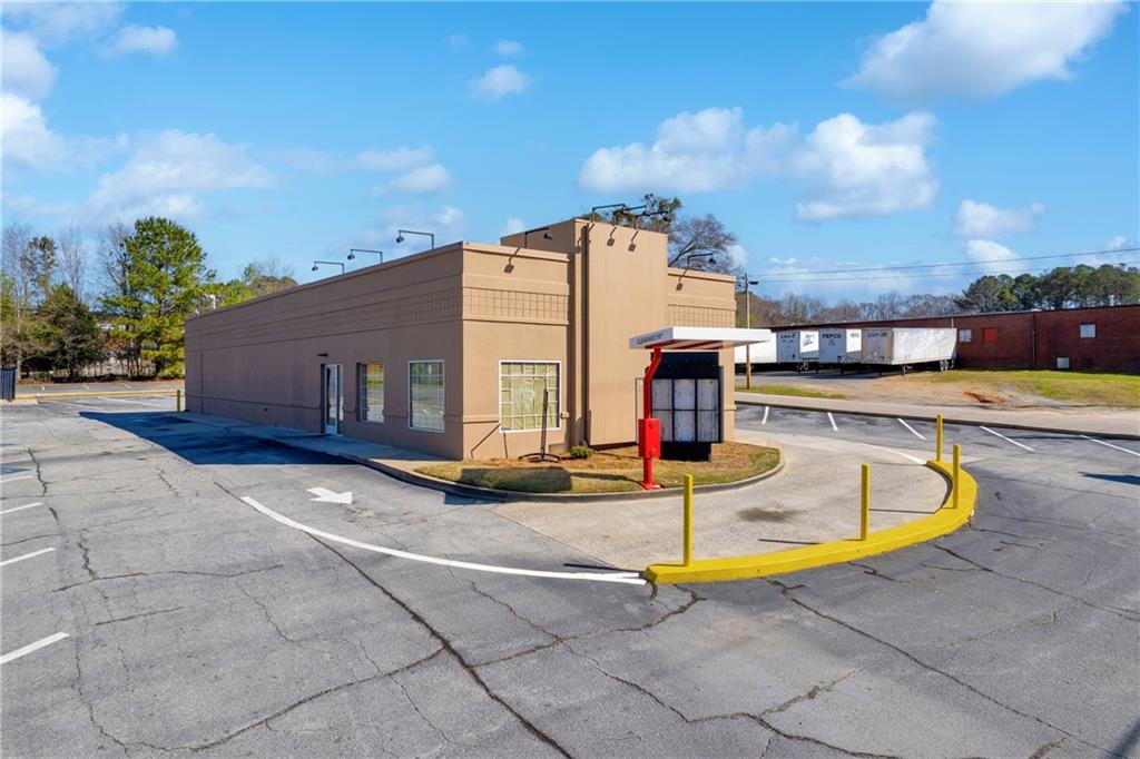 Prime Drive-Thru Restaurant Opportunity in Monroe, GA - 2900 Sq Ft Standalone Building
This 2,900 sq ft standalone restaurant with a drive-thru is located in the highly sought-after Monroe, Georgia, along one of the town's main thoroughfares. The property boasts excellent visibility, with approximately 15,000 vehicles passing by daily.
Access is convenient, featuring two entry points—one off Spring Street and another off Henson Drive. The property includes a spacious parking lot, accommodating up to 30 vehicles, and is just minutes from downtown Monroe, Piedmont Hospital, and the new Monroe Pavilion.
Don't miss out on this exceptional opportunity in a growing area. Contact Nathan for more details and to schedule a viewing.