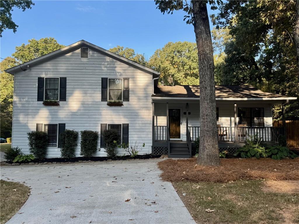 Welcome to this well-maintained home situated on a spacious corner lot in a quiet cul-de-sac, within the highly sought-after King Springs School District.
The home features beautiful hardwood floors, granite countertops in the kitchen and bathrooms, and an open-concept main living area—ideal for modern living and entertaining. The newly pressure-washed exterior and freshly painted back deck add to the home's curb appeal, while the private, level backyard offers a perfect space to relax or play.
Downstairs, the large basement provides excellent potential for a media room, home office, or additional living space. Parking is abundant with a one-car garage and a circular driveway for added convenience.
Located just minutes from Smyrna Market Village and the Silver Comet Trail, this home combines comfort, style, and a prime location.