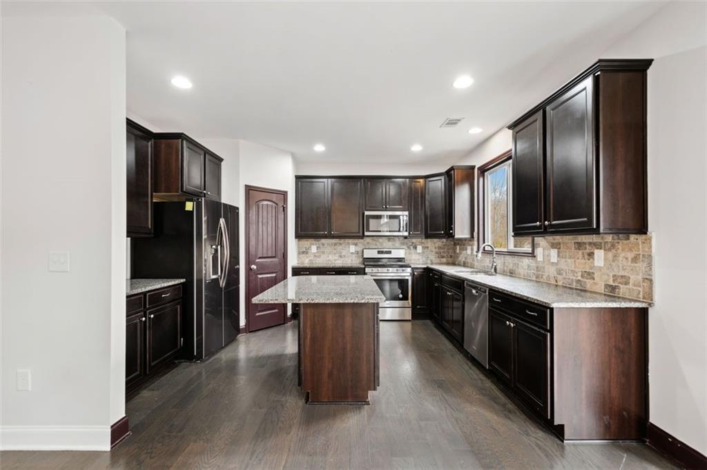 904 Berry Court, Canton, Georgia image 9