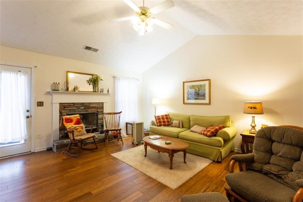 55 Dearing Woods Bend
