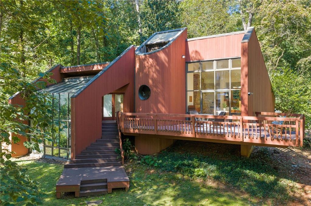253 Lakeshore Drive