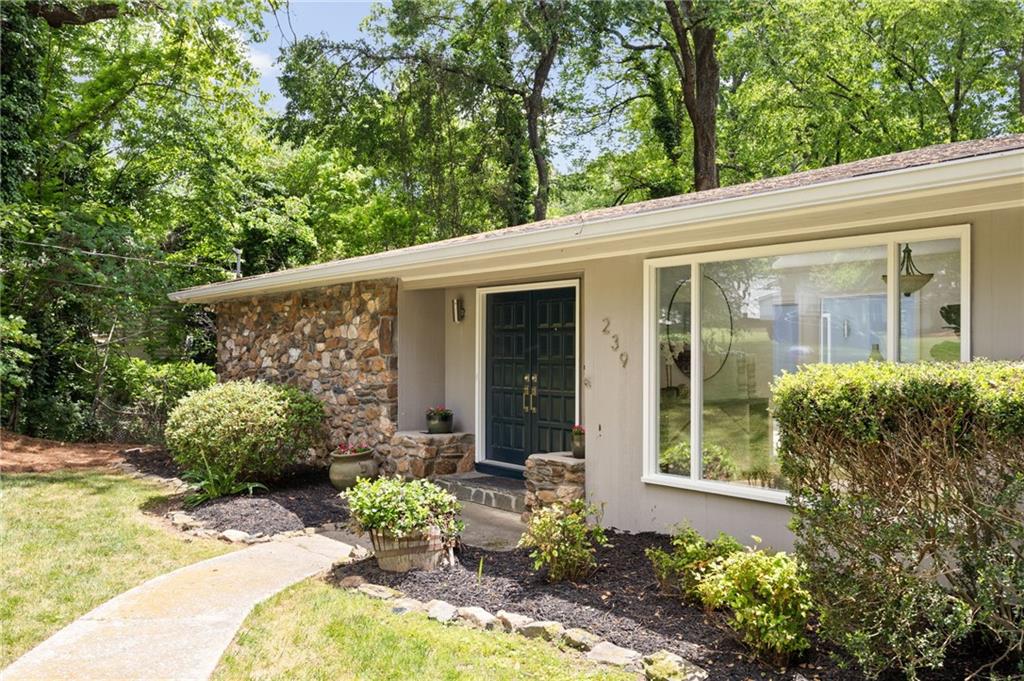 239 Devonwood Drive, Atlanta, Georgia image 2