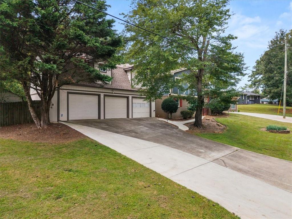 6054 Dogwood Circle