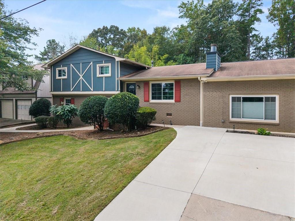 6054 Dogwood Circle