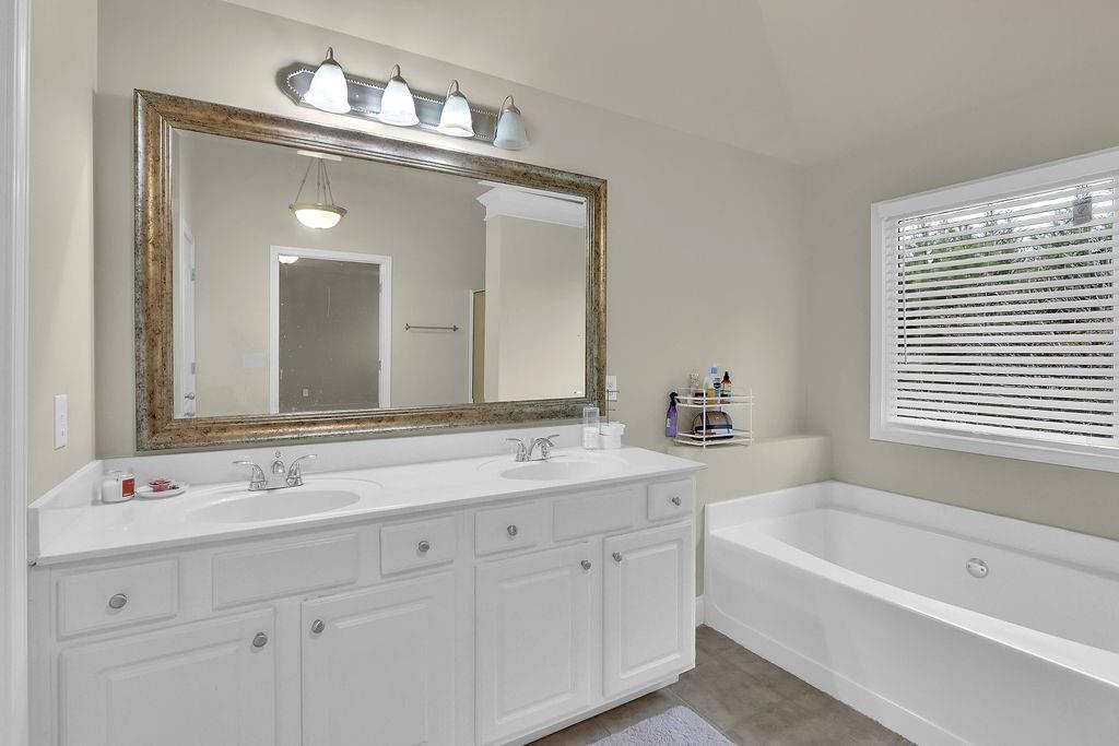 1893 Thomas Pointe Trace