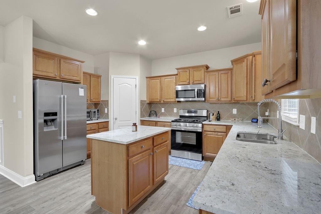 1893 Thomas Pointe Trace