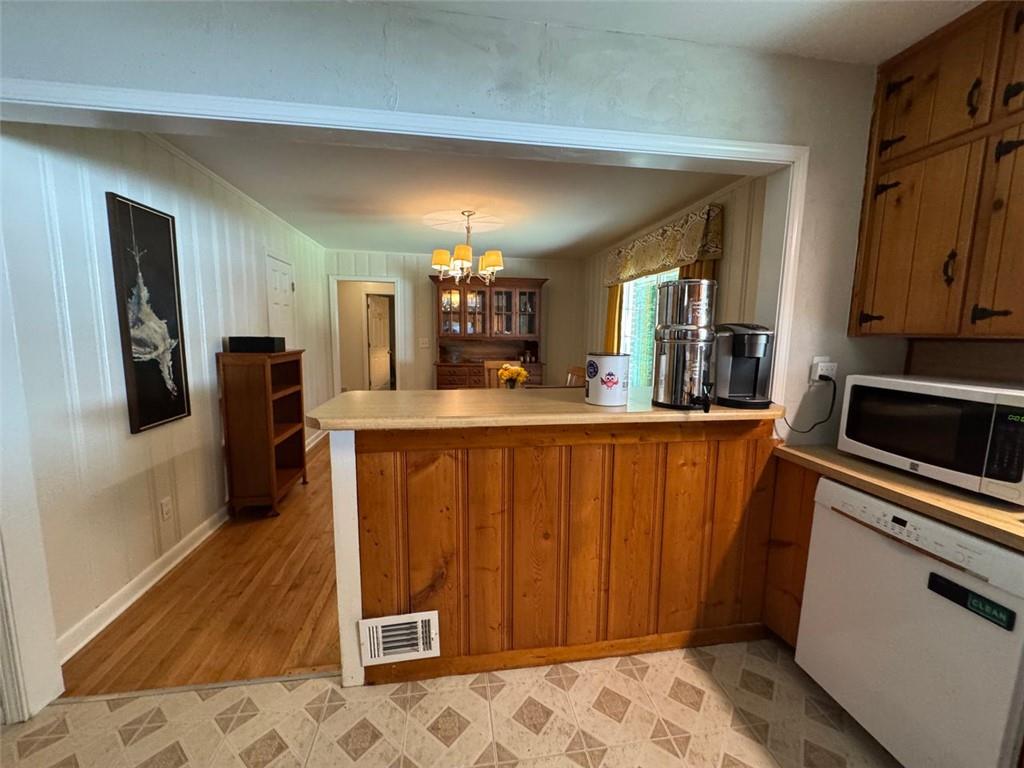 224 Sourwood Drive, Marietta, Georgia image 10