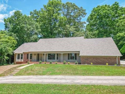 Homes For Sale - 3216 Golf Club Drive<br/> Gainesville, GA 30506