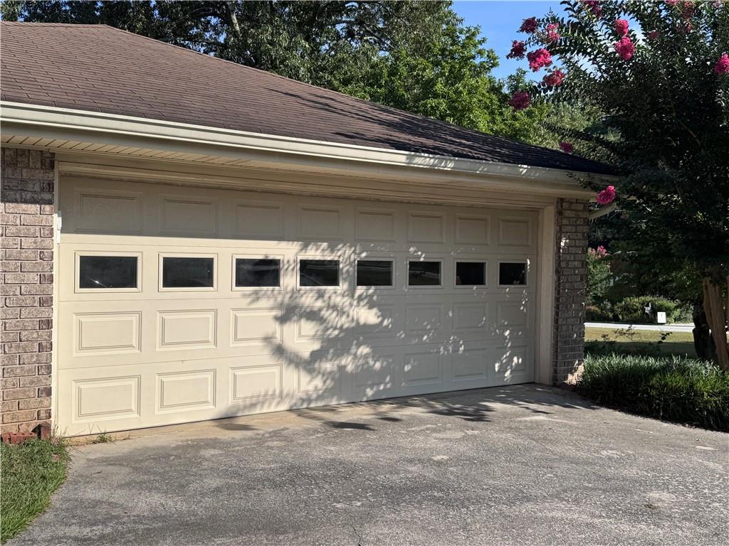 2604 HICKORY VALLEY Drive