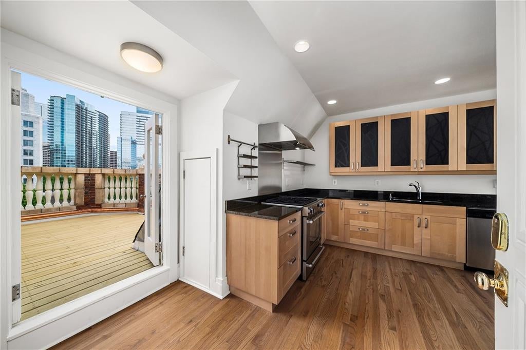 81 Peachtree Place NE PH12